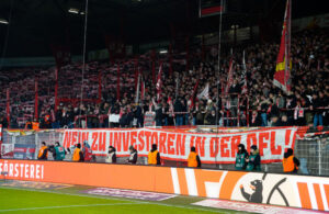"Nein zu Investoren in der DFL!"-Spruchband.