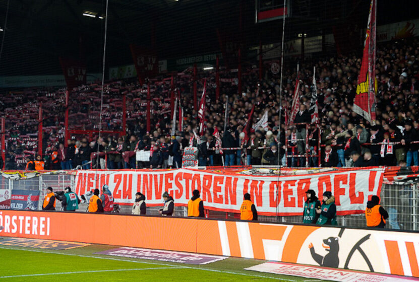 "Nein zu Investoren in der DFL!"-Spruchband.